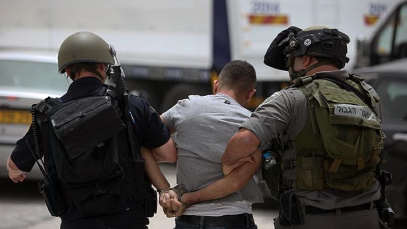 الاحتلال يعتقل 30 مواطنًا من الضفّة بينهم صحافية وعمّال من قطاع غزّة
